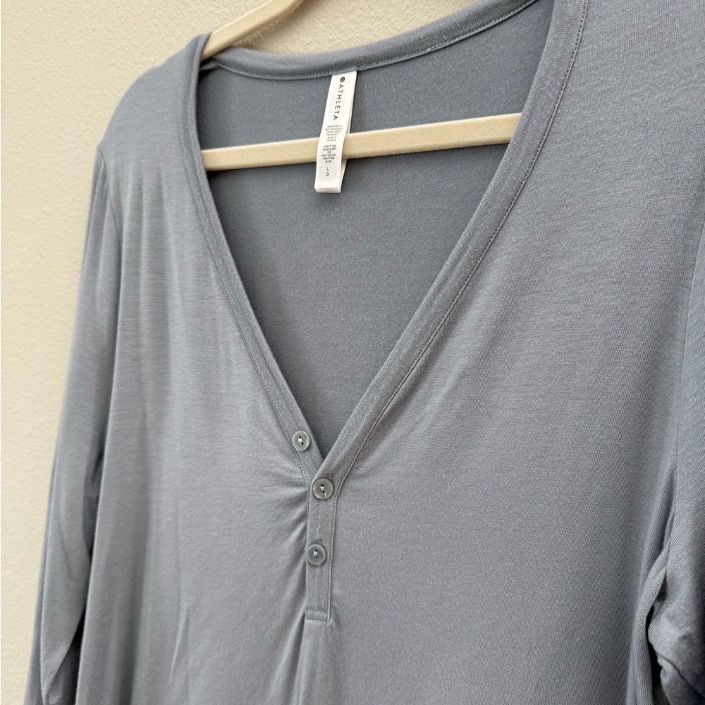 Athleta Light Gray V-Neck Long Sleeve Blouse - Picture 5 of 5